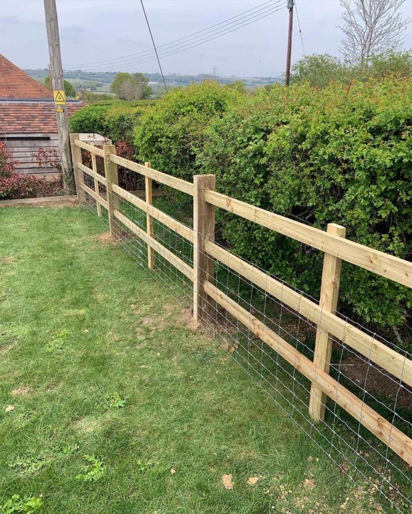 This is a photo of a picket fence and picket gate installed by Fast Fix Fencing Newmarket